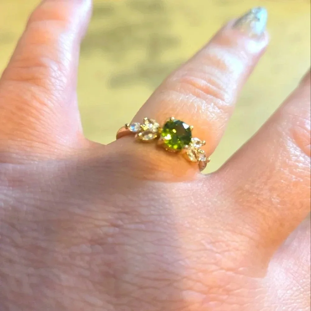 Green Zirconia Engagement‑Style Ring – Size 8 – Gold Tone